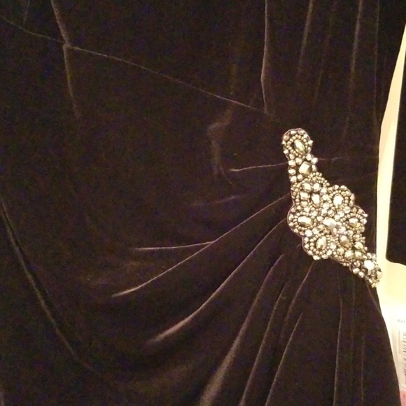 COPY - Black Velvet Slimming A-line Evening Holiday Dress - Picture 2 of 7